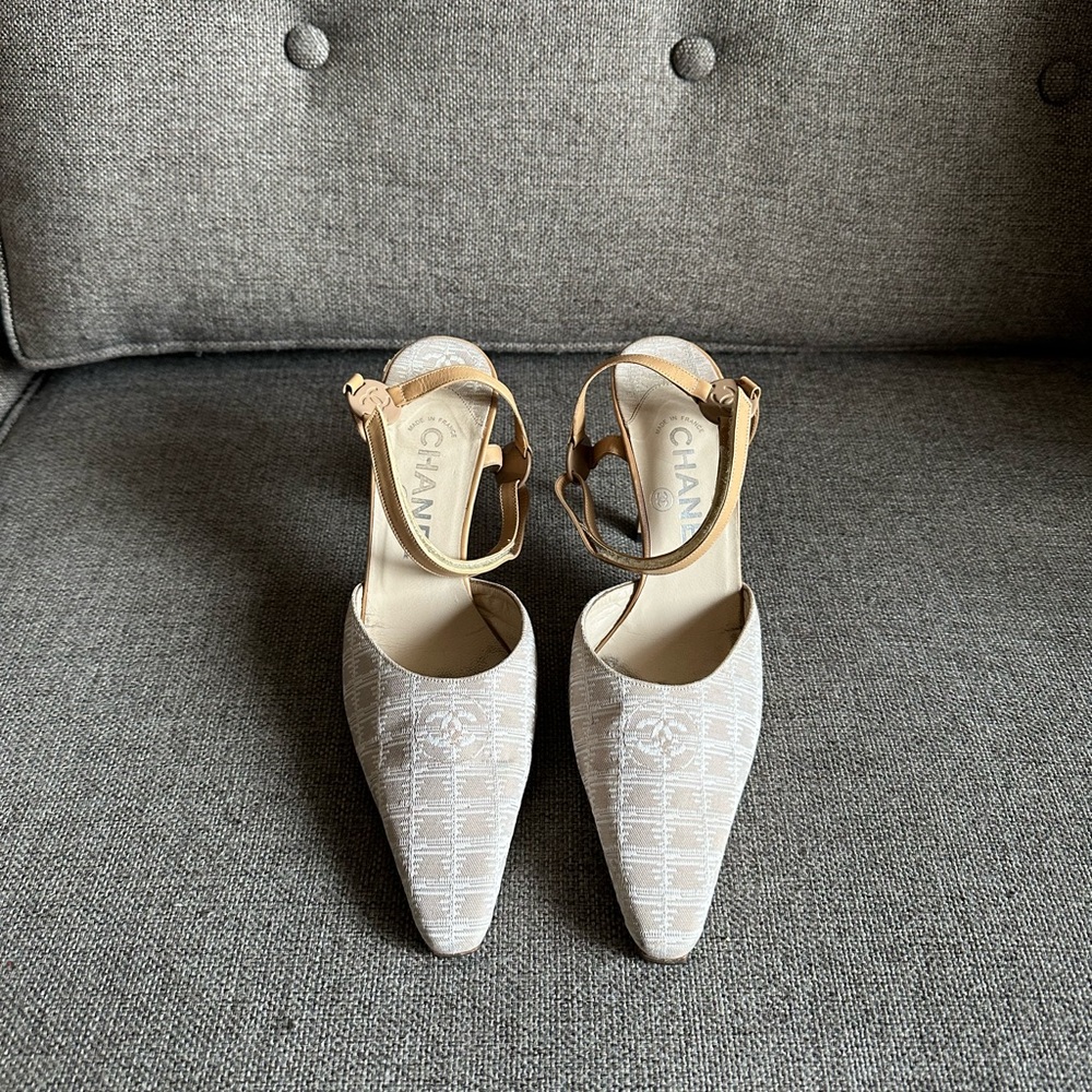 Vintage Chanel canvas travel line heels